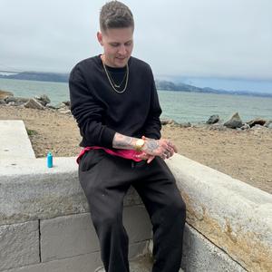 Two Toned (feat. Yung Yogi)