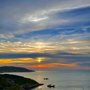 《校园里的轻快友情乐章》