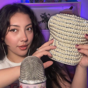 Sequin Pillow Scratching