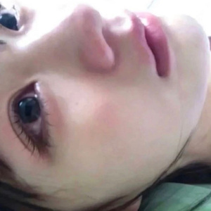 女孩，眼淚是流星