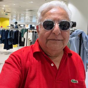 “ गुज़र जाते हैं खूबसूरत लम्हें “