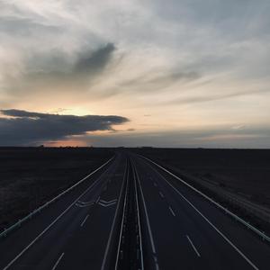 待我走出阴影待你长发及腰