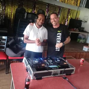 Mahlohonolo (feat. Phelelani)