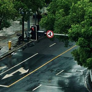 初秋的下午，一个有雨的下午