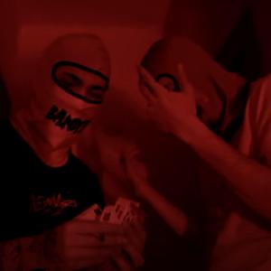 Chaketon mochila y patin (feat. 0.THR3E)