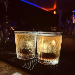 Brindo (feat. Michelle, Caarlozzz & Alex Galvan)