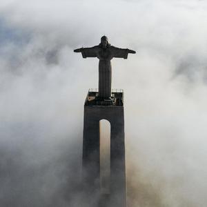 终有一天她更换了微信头像