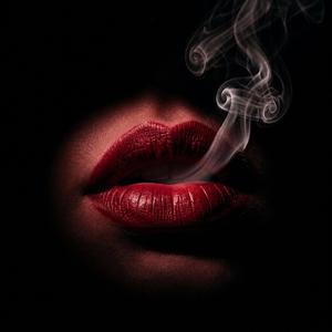 Red Lips Blonde