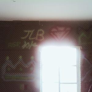 Mis pensamientos explotan una y otra vez