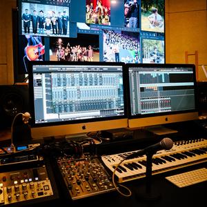 Here We Are Again（电影《喜剧之王》插曲）