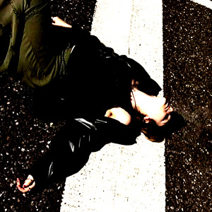 Лазить по стенам