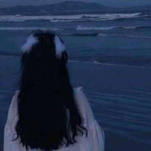 繁花与笑容的春日之景