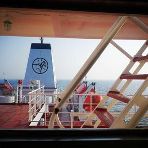 浸满雨水的一团麻布