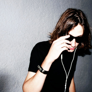 moshpitt (prod. by darktheproducer)