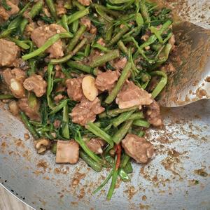 ស្រីតូច្រឡឹងរបស់បង