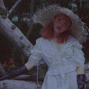 红眼睛（翻自 苏诗丁）