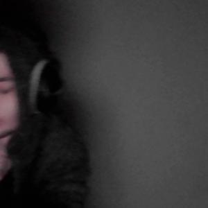 Fussy (feat. Bansheego)