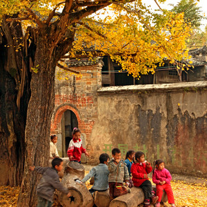 在小时候的黄昏等我