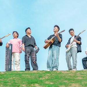 月亮翻过小山坡