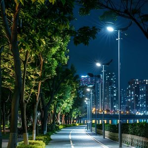 雨夜街道耳机和半个忧郁的我