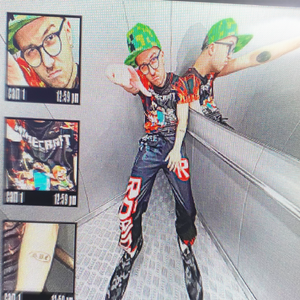 малая не хочет