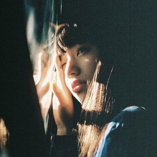 忘不掉的人像星星，到了晚上才格外明亮