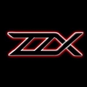 沼泽森林中的小木屋