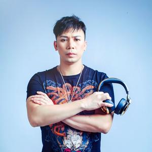 刘嘉亮 - 你到底爱谁 （JERRY W ）