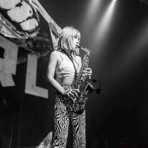 She（乐乐& Live乐器 Hard Boolge)