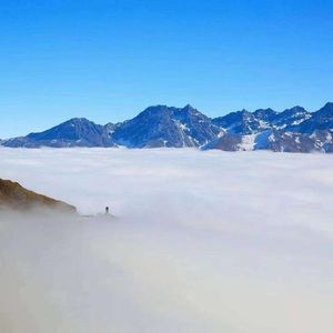 俯望那云-俯望那云