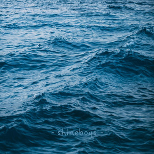 ลอยกลางทะเล