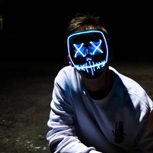 多想在平庸的生活拥抱你