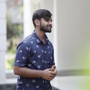 Vizhi Moodi Yosithal