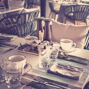 柔和的午餐时间时刻