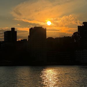 黑夜问白天 (53 Dawn)