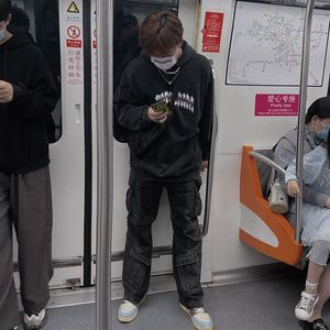 两个同样脆弱的人