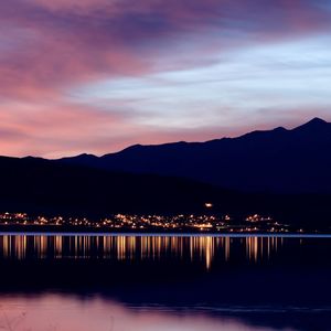 多想在平庸的生活拥抱你