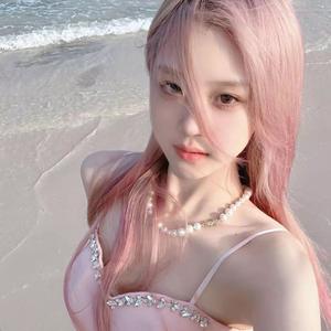 一起踩着地板上太空