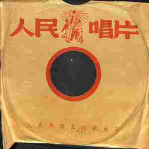 老爹爹身穿着新棉袄