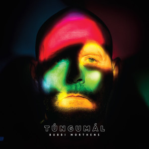 Bak við járnaðan himinn