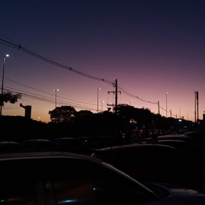 Em Meia Escuridão