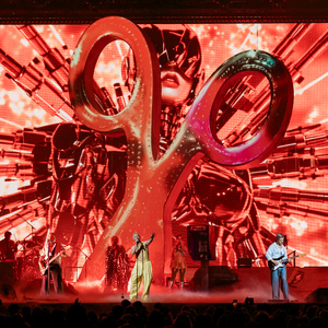 Laura (Intro) (Live from The O2, London)