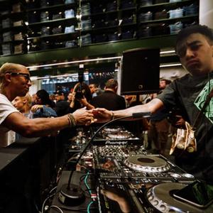 Ladum Lada (feat. The Carnival Girls)