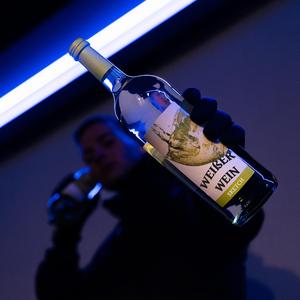Weißer Wein (feat. ArniTheSavage)