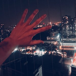 其实我们根本不顺路 只是我太想跟你走