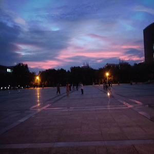 夕阳、晚风、一个人