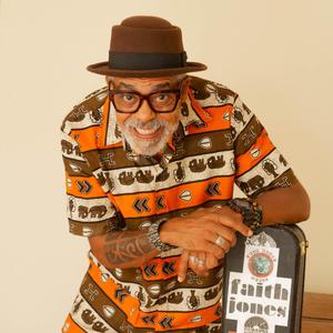 PIXAIM (feat. Macklyn)