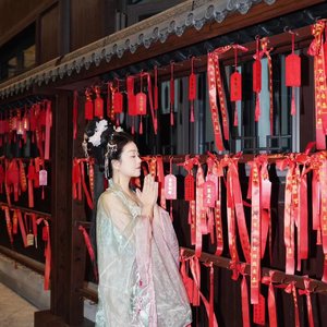 月之光影下的约定