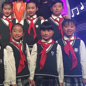 在银色的月光下