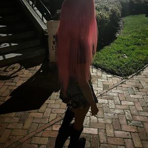 she all around me (feat. viyah)